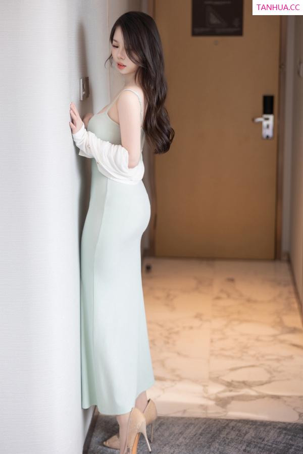 白茹雪  [XiuRen]高清写真图 2024.08.28 No.9080 白茹雪abby 丝袜美腿第6张图片